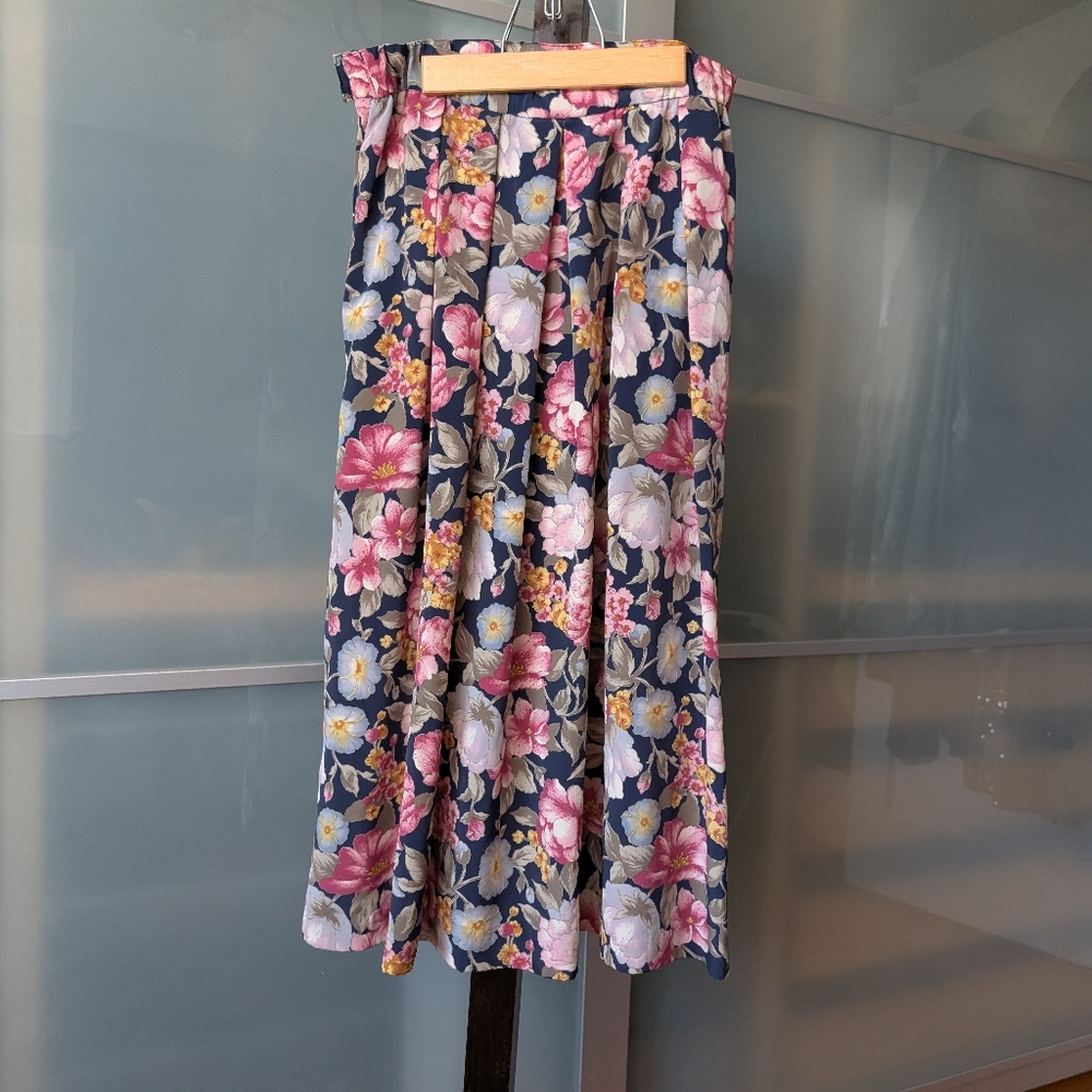 📼Vintage Koret A-Line Skirt in Navy with Pink Floral Pattern - Vintage 14